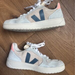Veja Women’s V-10 Sneaker Cream Size 38